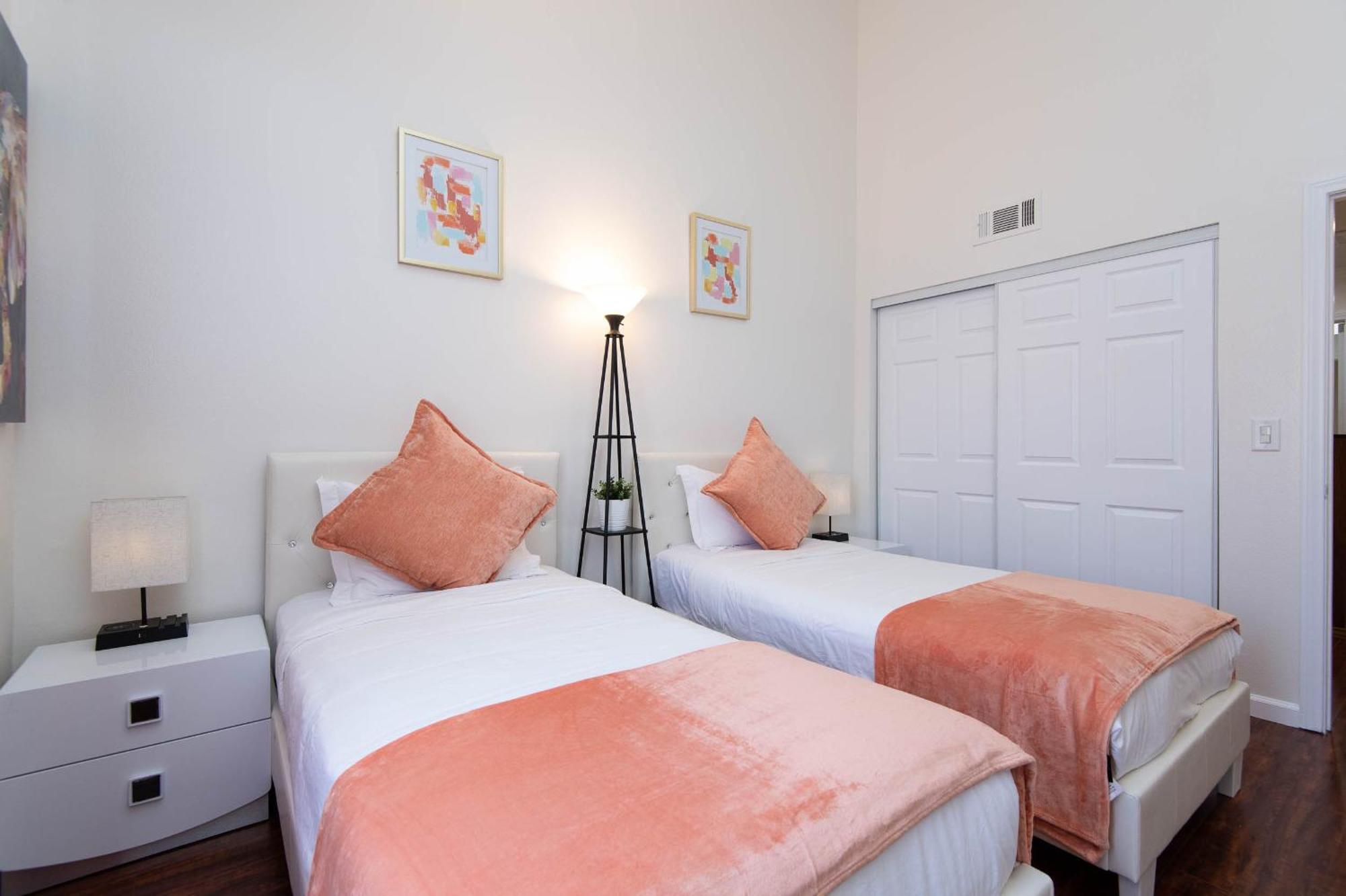Spacious 2Br/2.5Ba + Game Room Glendale Exteriér fotografie